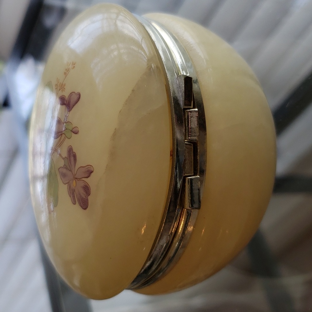 Rare Alabaster round trinket box - Picture 3 of 5